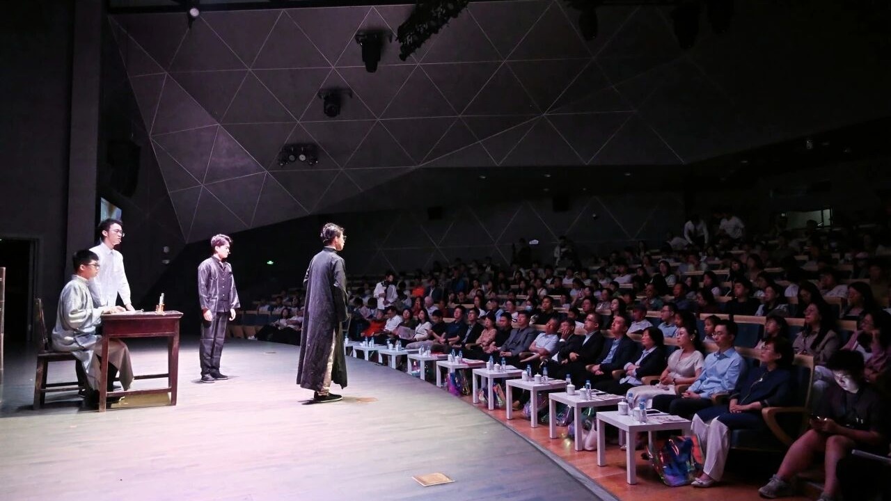 《追光者》