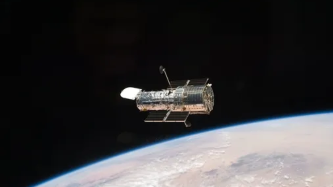 回眸丨创生之柱、宇宙之眼与深空场——改变人类宇宙观的十张照片